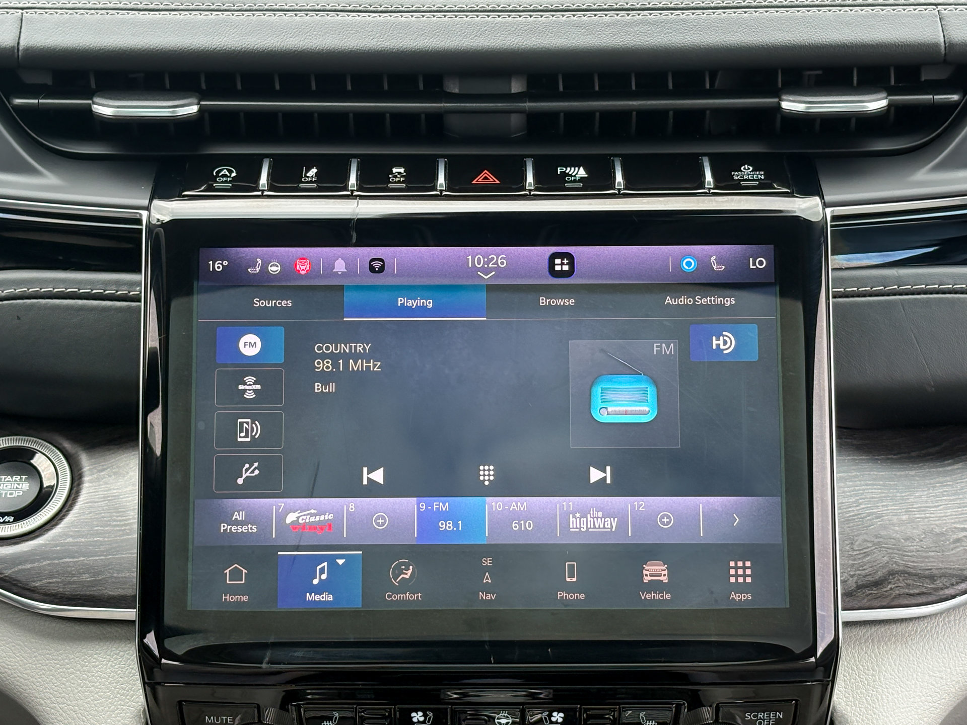 Used 2022 Jeep Grand Cherokee Overland w/ Luxury Tech Group IV AWD/4WD image 38