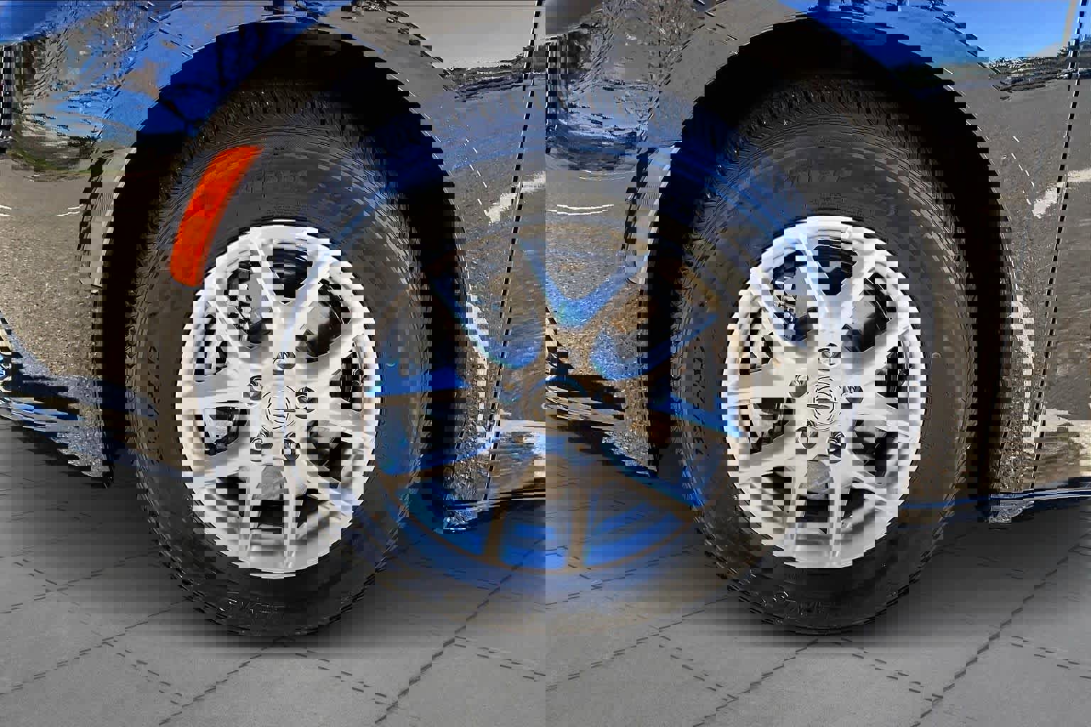 Used 2023 Chrysler Pacifica Touring-L image 10