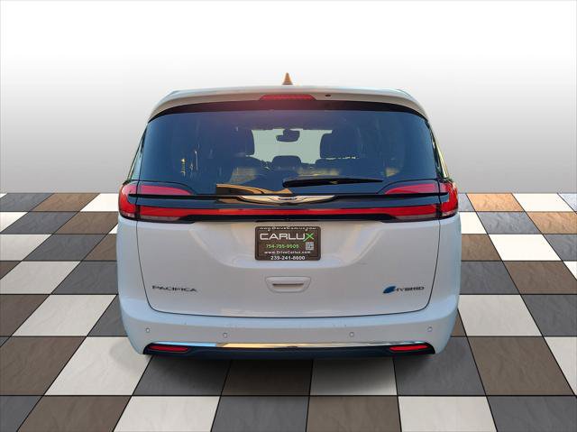 Used 2024 Chrysler Pacifica Limited FWD image 5