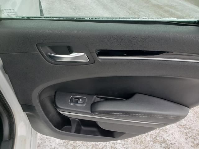 Used 2019 Chrysler 300 S image 16