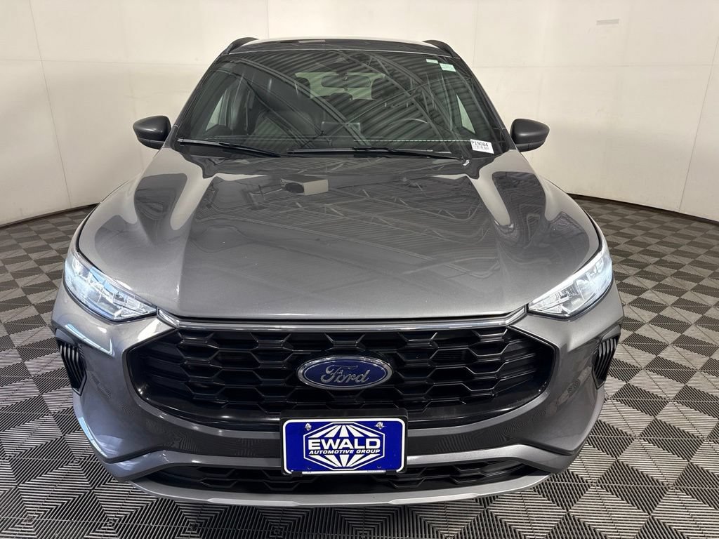 Used 2023 Ford Escape ST-Line AWD/4WD image 3