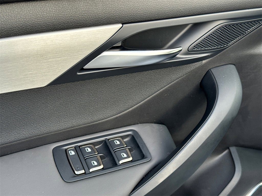 New 2025 VinFast VF 8 Plus image 28