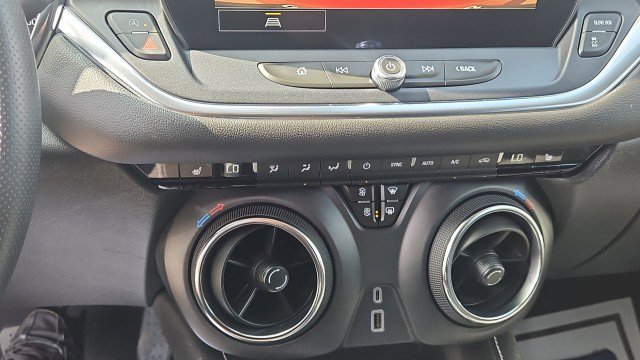 Used 2025 Chevrolet Blazer LT FWD image 17