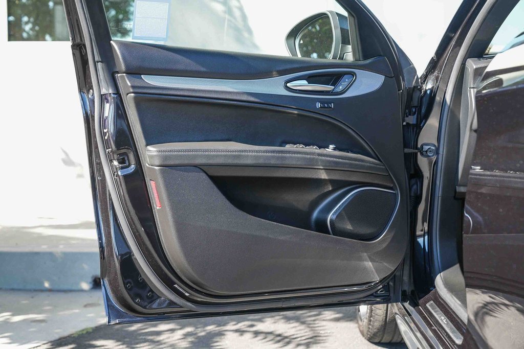 Used 2022 Alfa Romeo Stelvio Veloce image 19