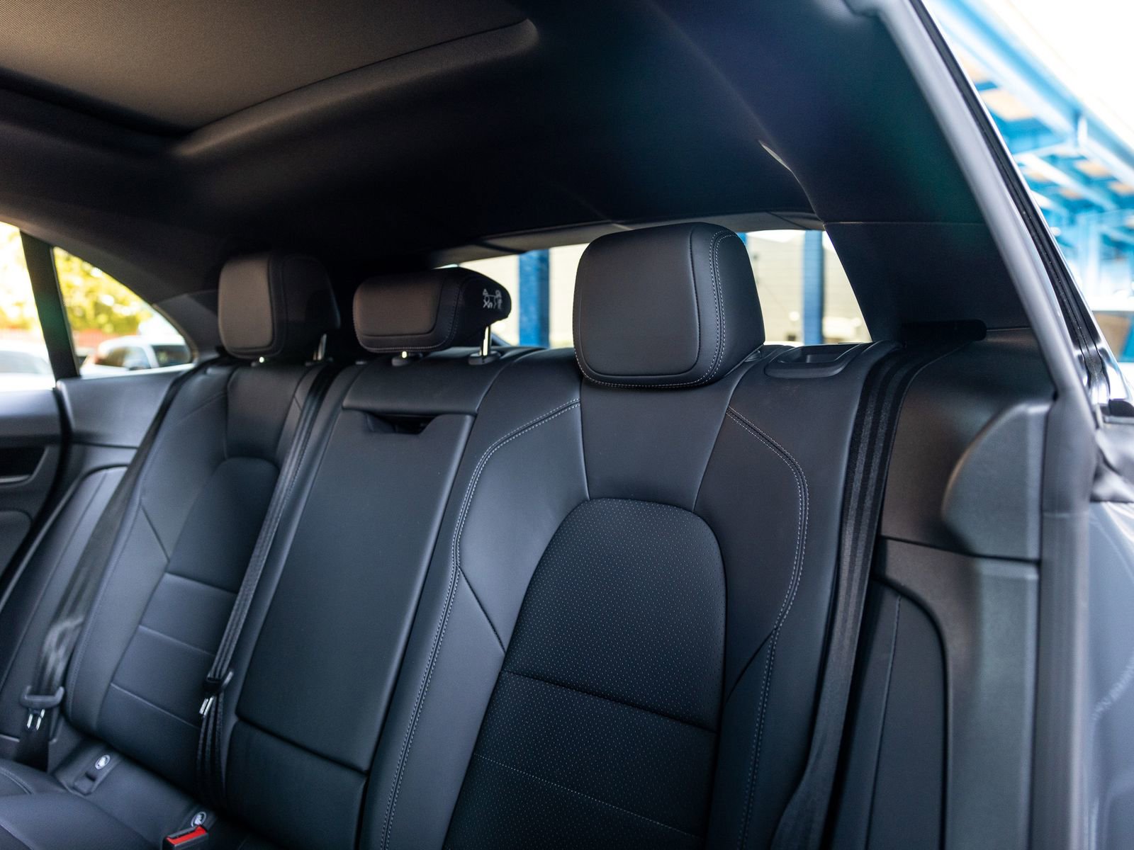 Used 2025 Porsche Macan Electric RWD image 33