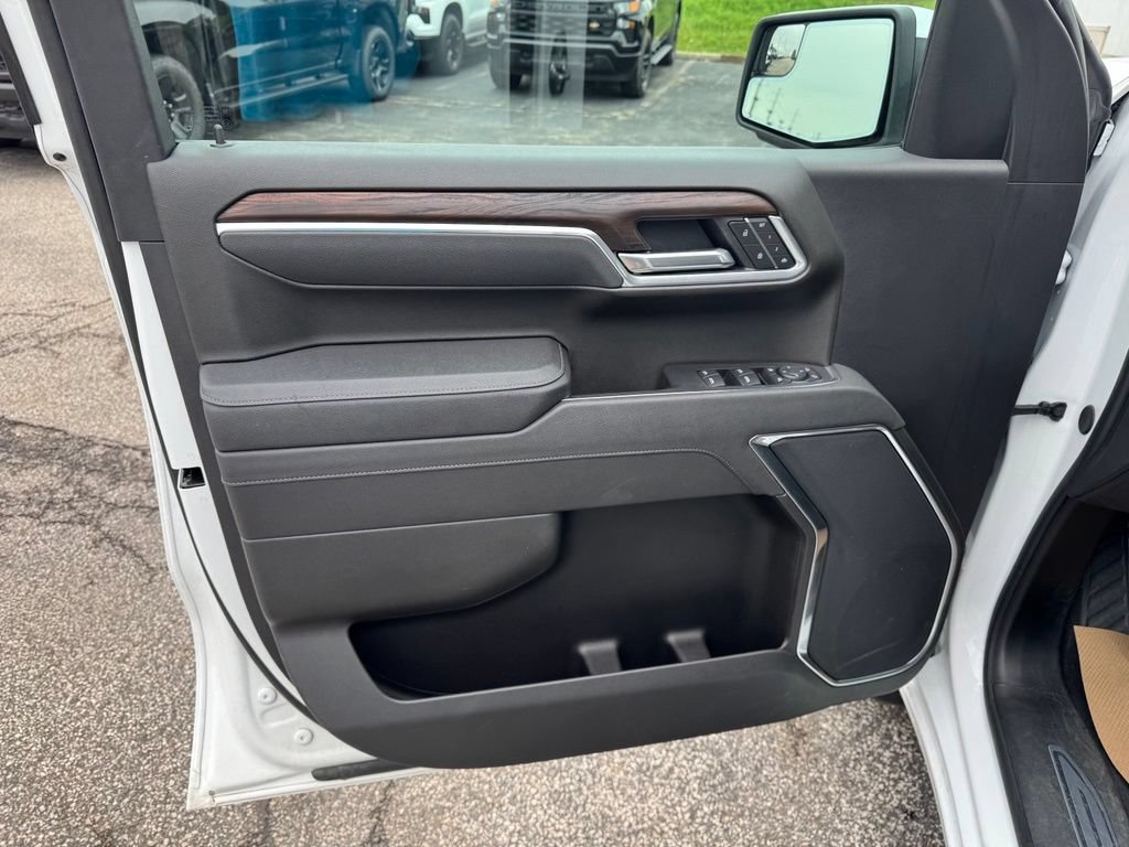 Used 2026 GMC Sierra 1500 SLT AWD/4WD image 9