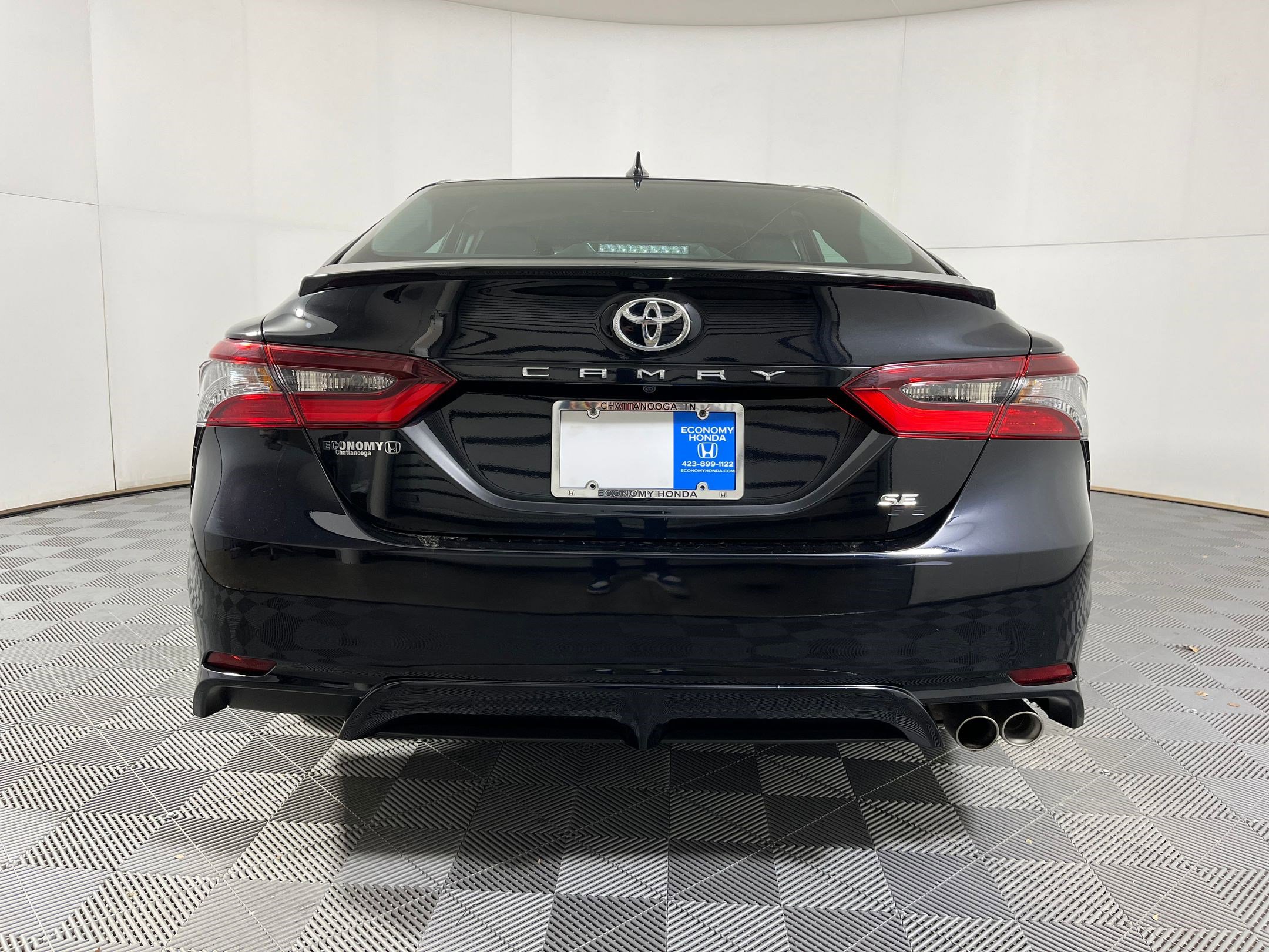 Used 2024 Toyota Camry SE image 8