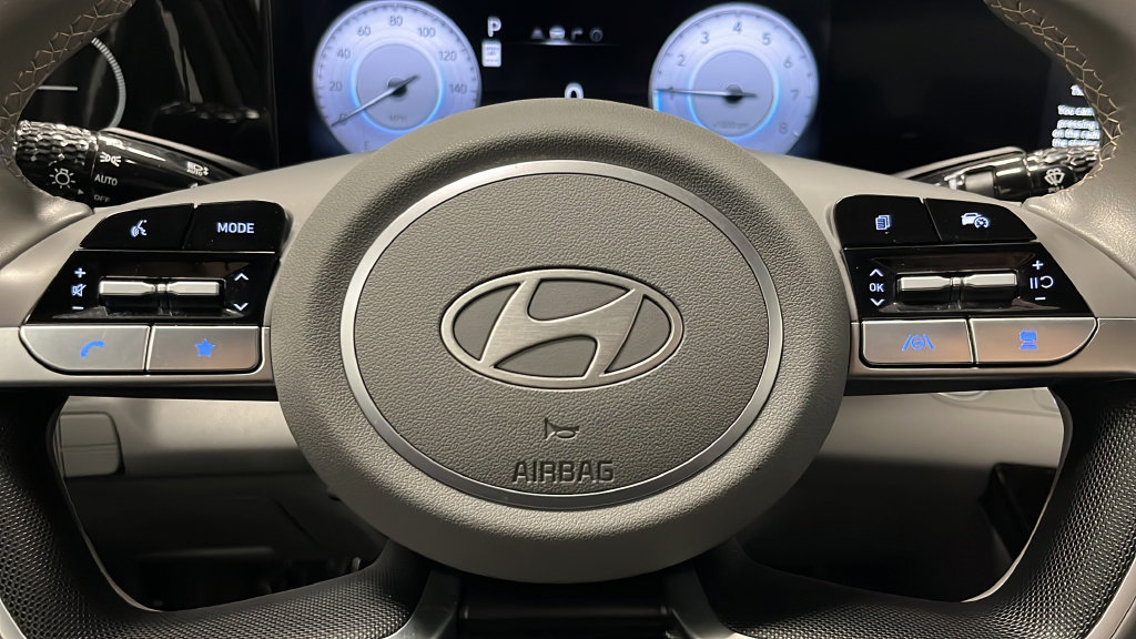Used 2025 Hyundai Elantra SEL FWD image 16