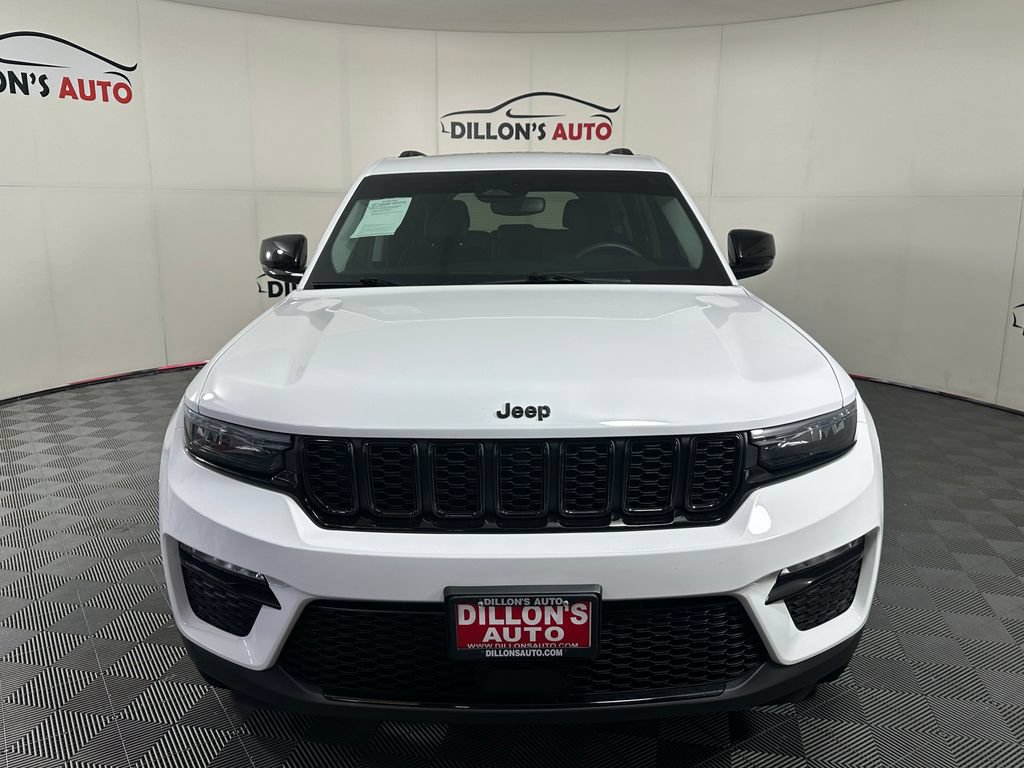 Used 2023 Jeep Grand Cherokee Limited w/ Black Appearance Package AWD/4WD image 11