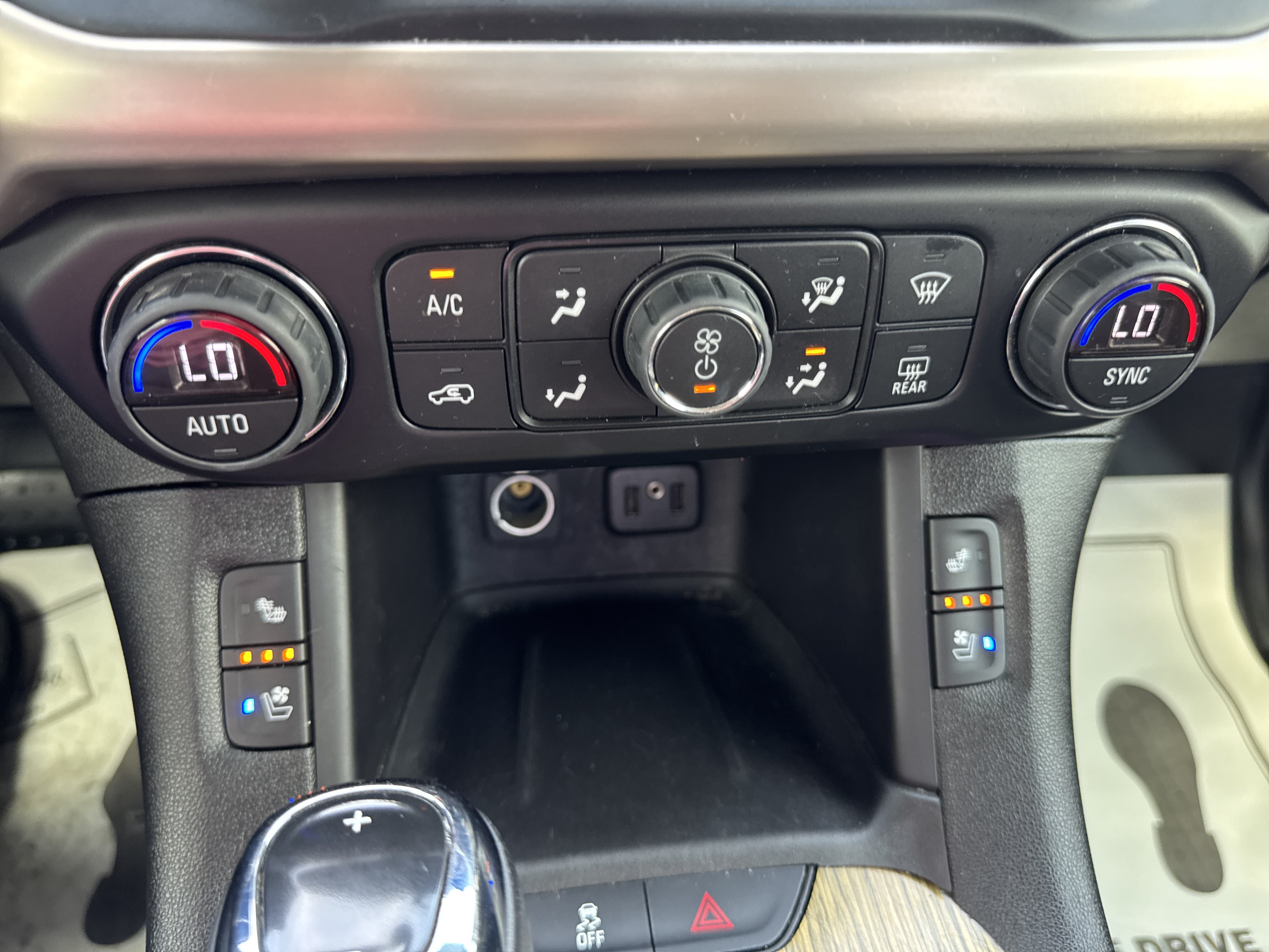 Used 2018 GMC Acadia Denali w/ Technology Package AWD/4WD image 26