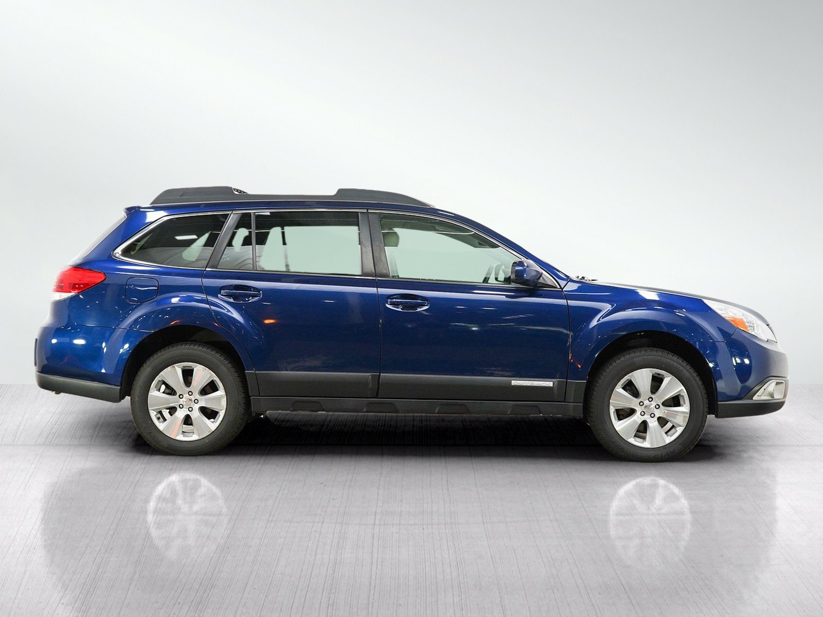 Used 2010 Subaru Outback 3.6R Limited AWD/4WD image 6