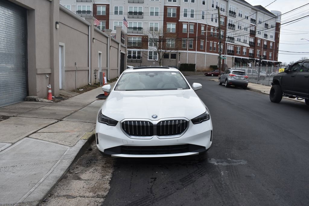 Used 2024 BMW i5 eDrive40i image 3