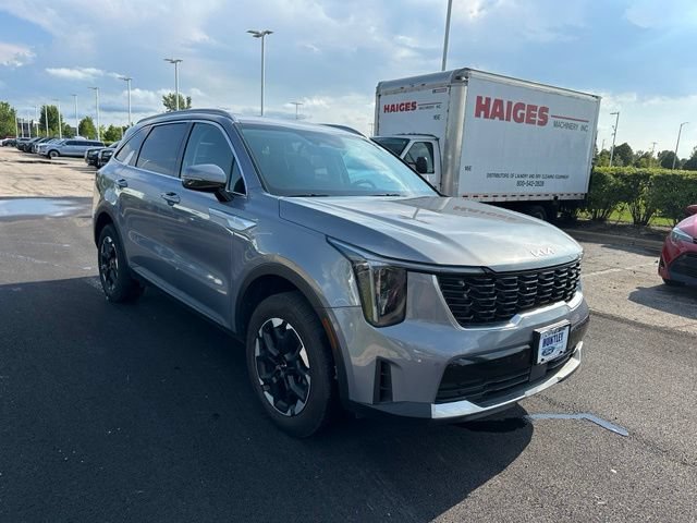 Used 2025 Kia Sorento S AWD/4WD image 4