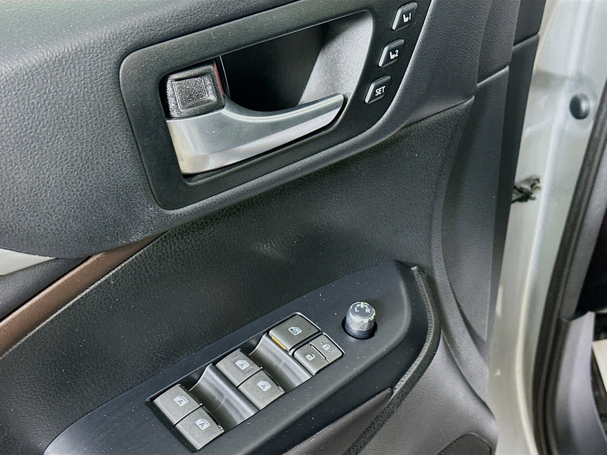 Used 2017 Toyota Highlander Limited image 18