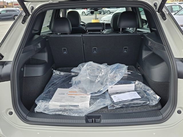 New 2026 Volkswagen Tiguan SE R-Line image 11