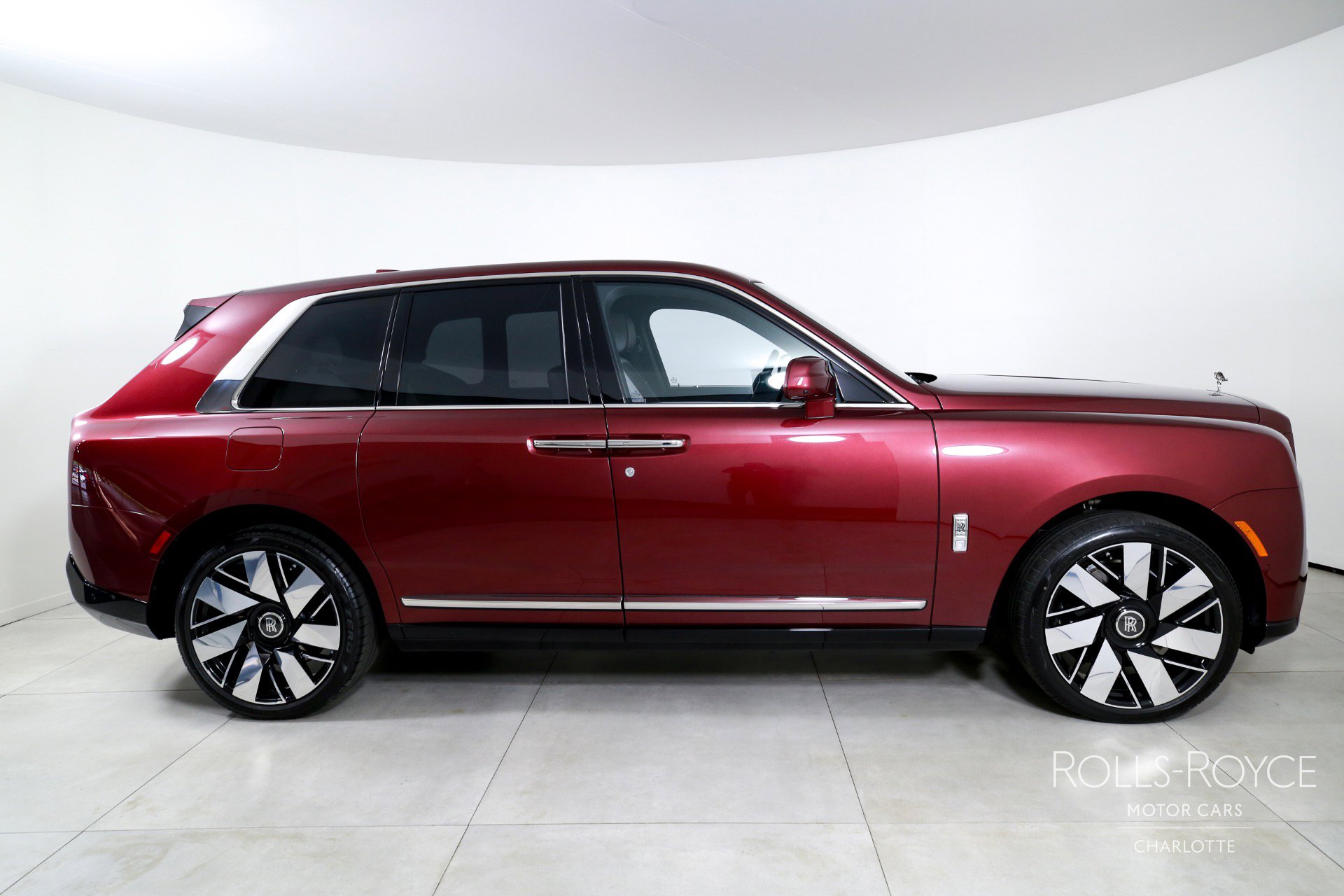 Certified 2025 Rolls-Royce Cullinan AWD/4WD image 10