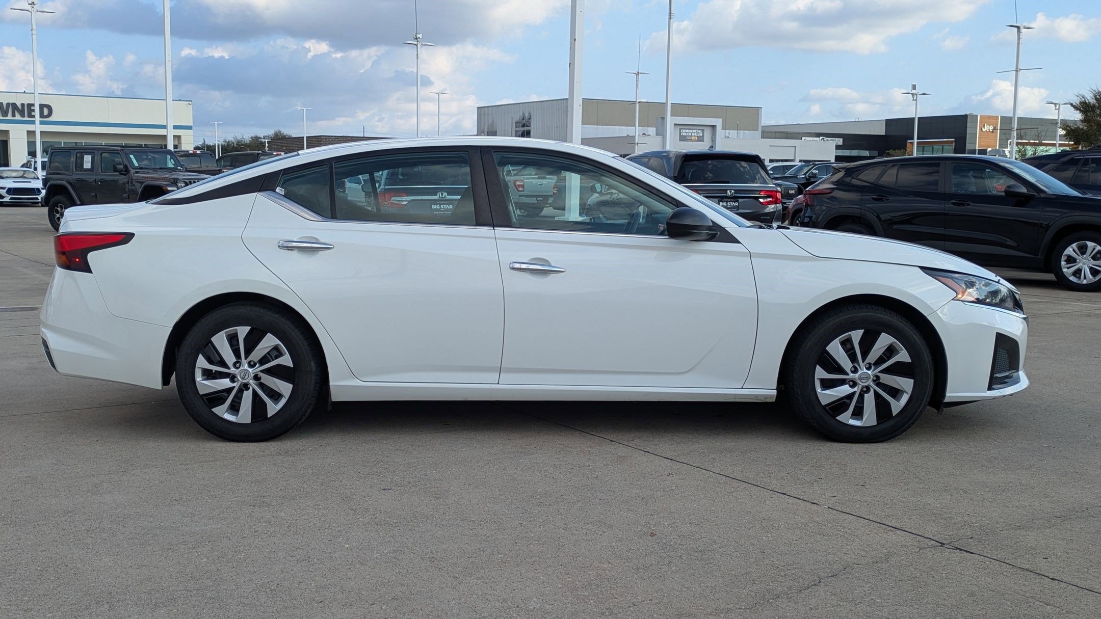 Used 2024 Nissan Altima 2.5 S image 2