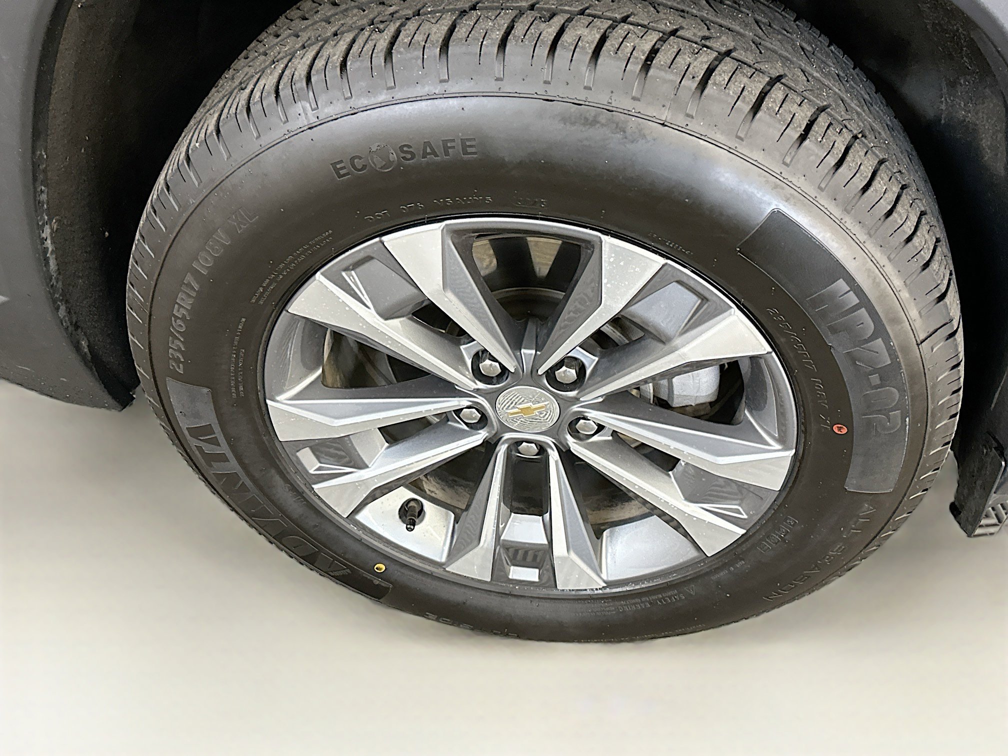 Used 2025 Chevrolet Equinox LT w/ Convenience Package II image 11