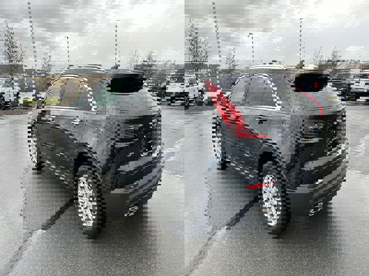 Used 2022 Cadillac XT4 Luxury w/ Cold Weather Package image 5