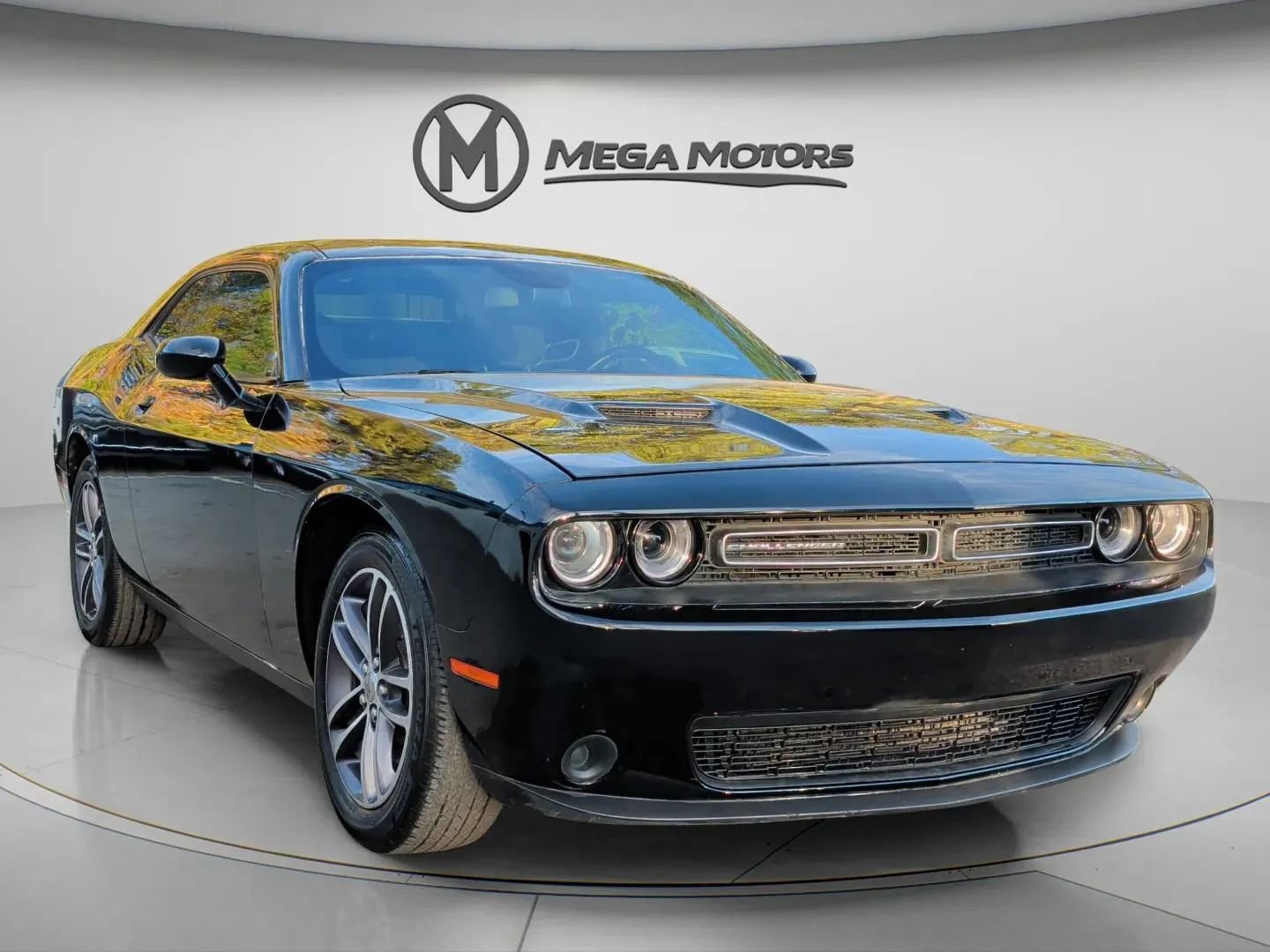 Used 2019 Dodge Challenger SXT AWD/4WD image 11