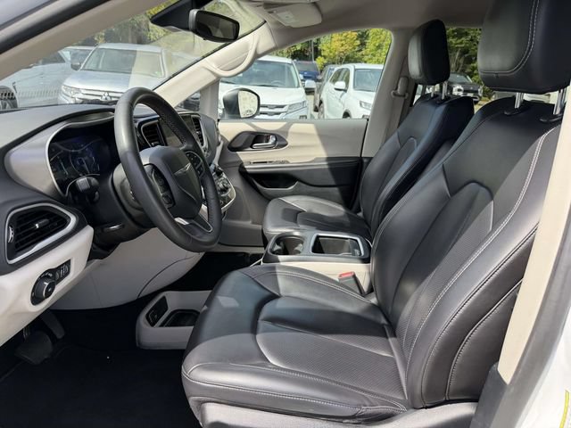 Used 2023 Chrysler Pacifica Touring-L FWD image 14