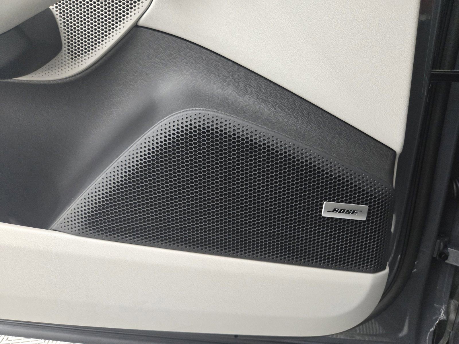 New 2025 Porsche Macan 4S Electric image 30