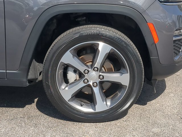 Used 2023 Jeep Grand Cherokee Limited w/ Trailer Tow Prep Group (B) AWD/4WD image 11