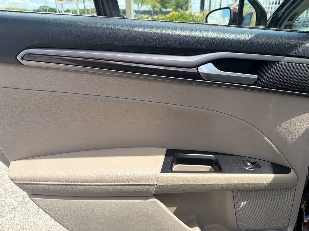 Used 2019 Ford Fusion SEL image 12