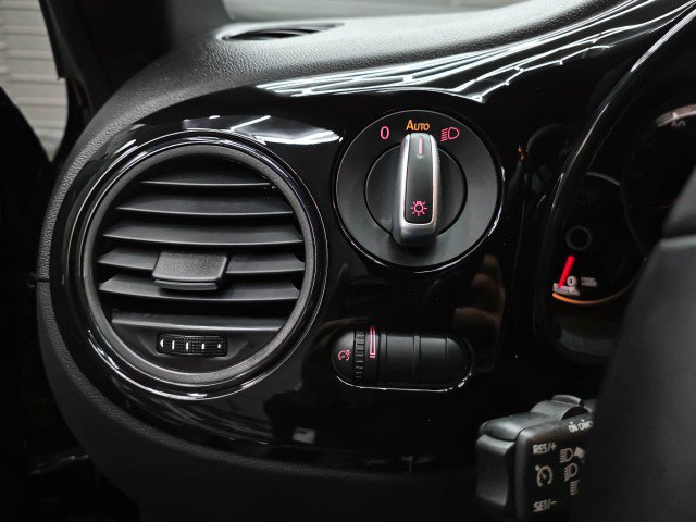 Used 2018 Volkswagen Beetle 2.0T S w/ Style & Comfort Package For S FWD image 26