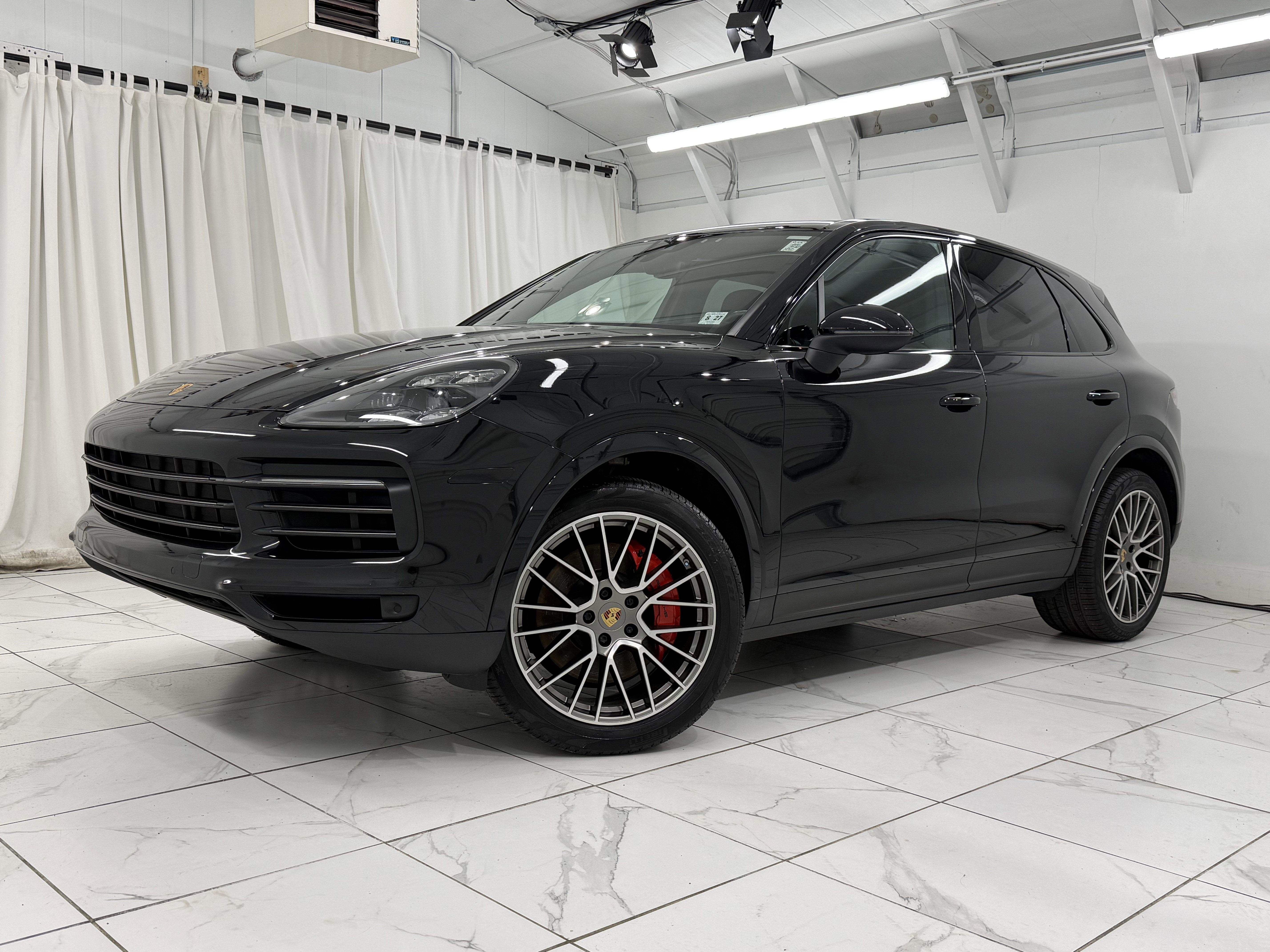 Certified 2022 Porsche Cayenne Platinum Edition image 6