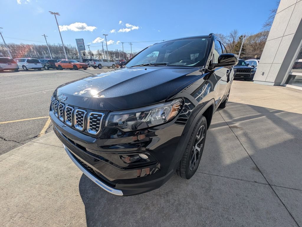 Used 2024 Jeep Compass Limited image 8