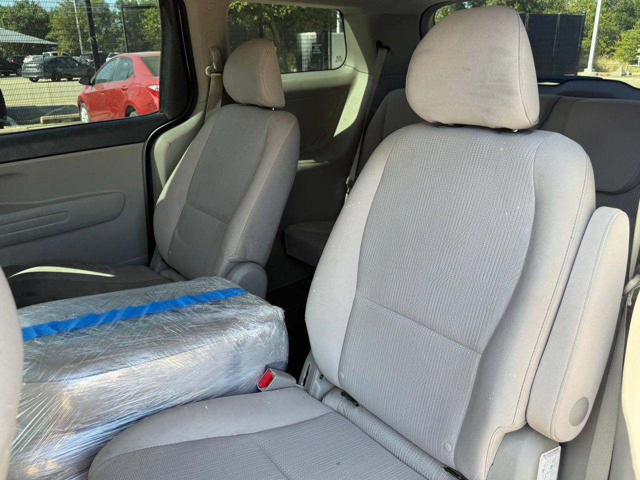 Used 2019 Kia Sedona LX FWD image 4