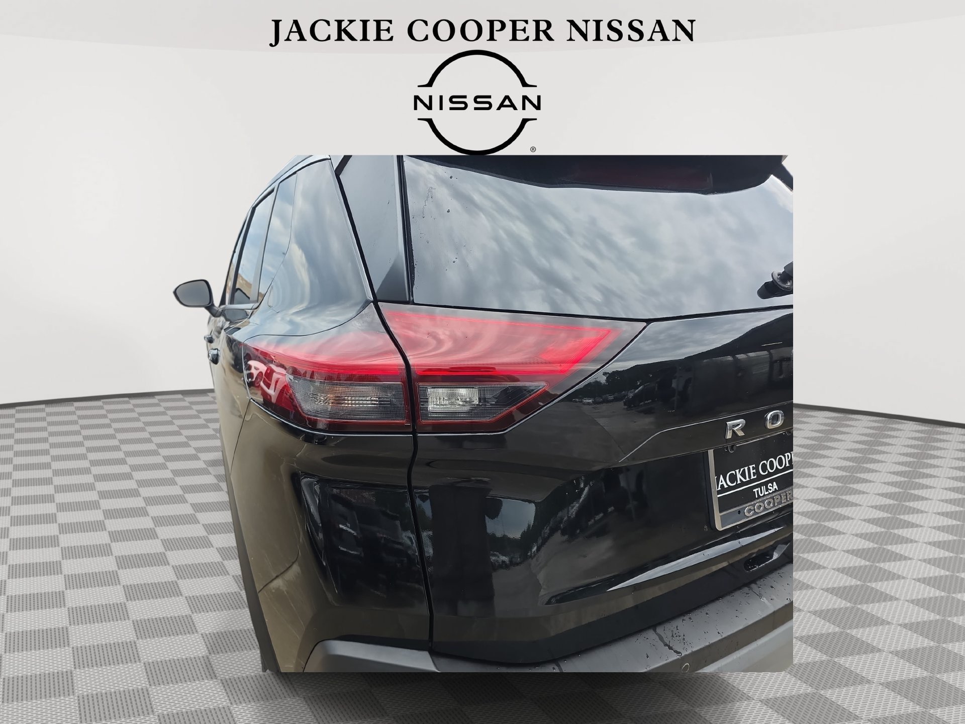 Used 2023 Nissan Rogue SV FWD image 7