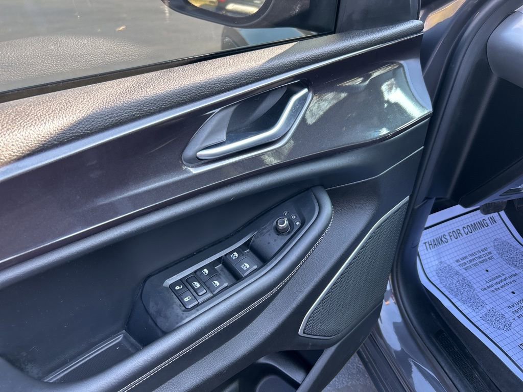 Used 2022 Jeep Grand Cherokee L Laredo w/ Luxury Tech Group I image 15