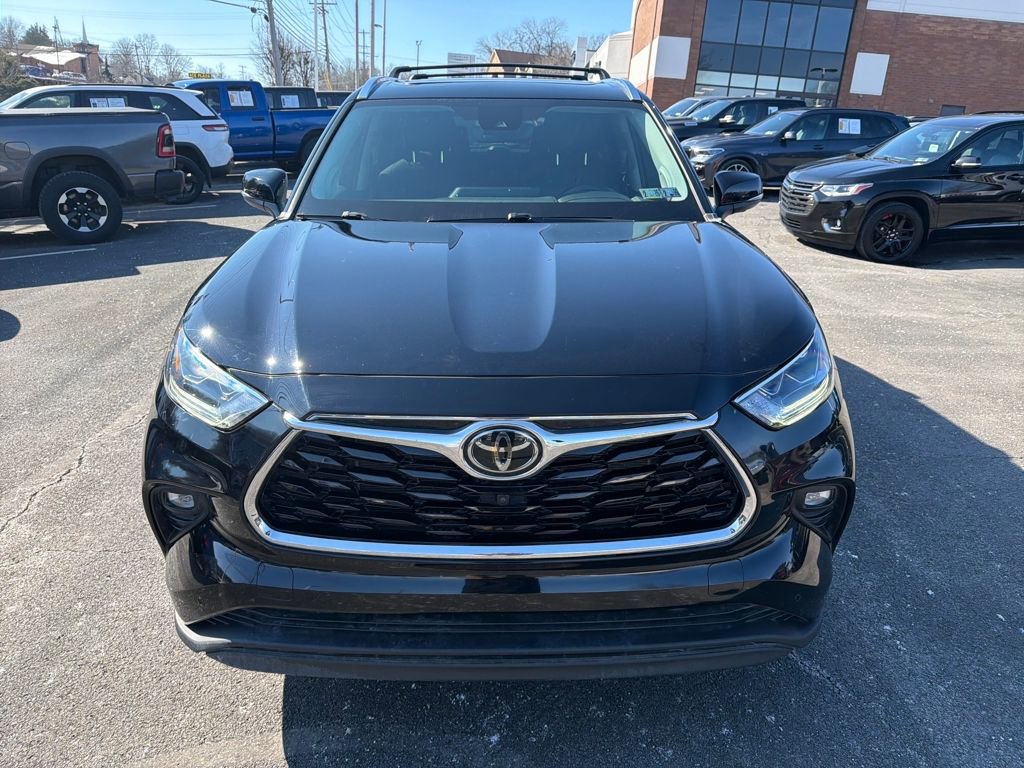 Used 2022 Toyota Highlander Limited image 2