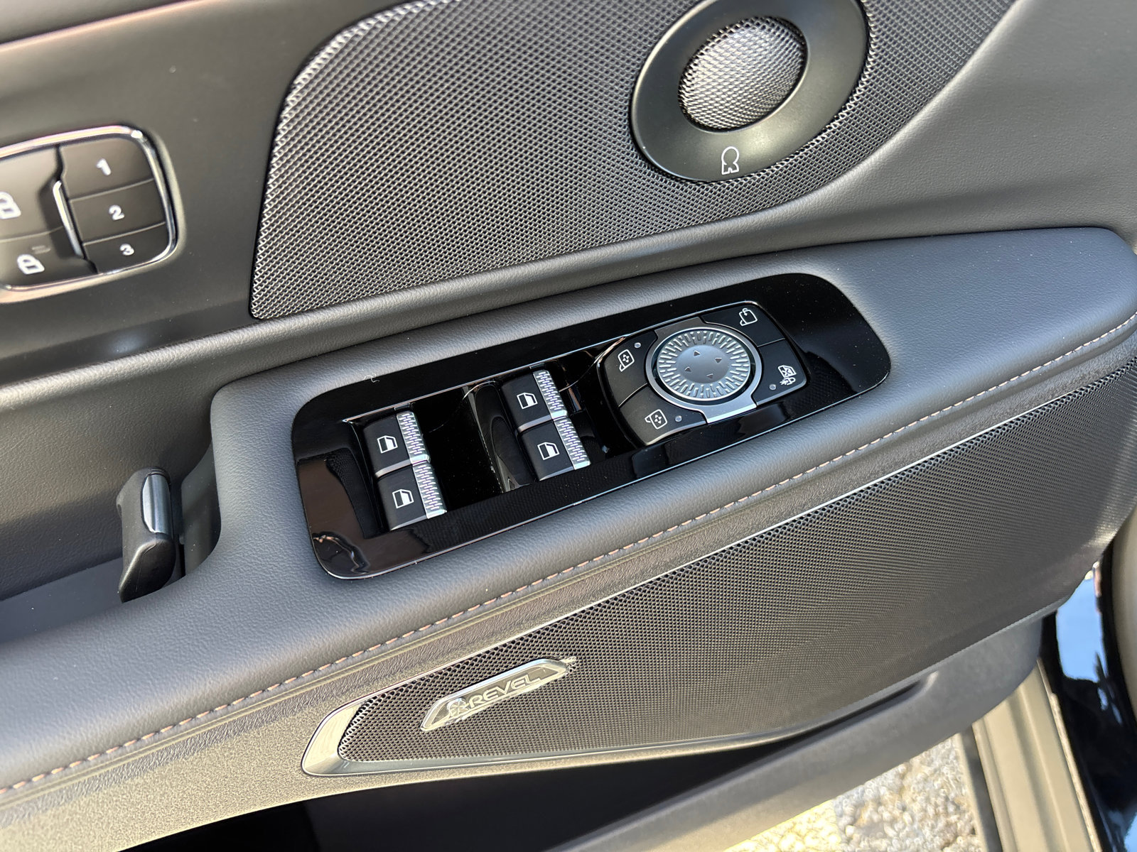 New 2026 Lincoln Nautilus Reserve w/ Jet Appearance Package image 13