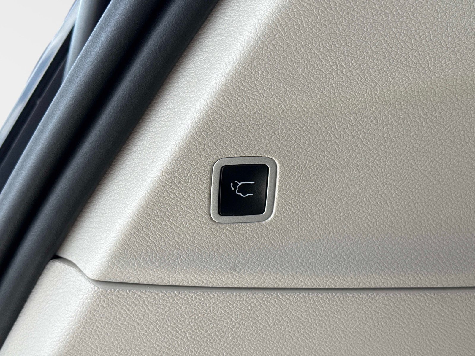 Used 2024 Chrysler Pacifica Limited FWD image 14