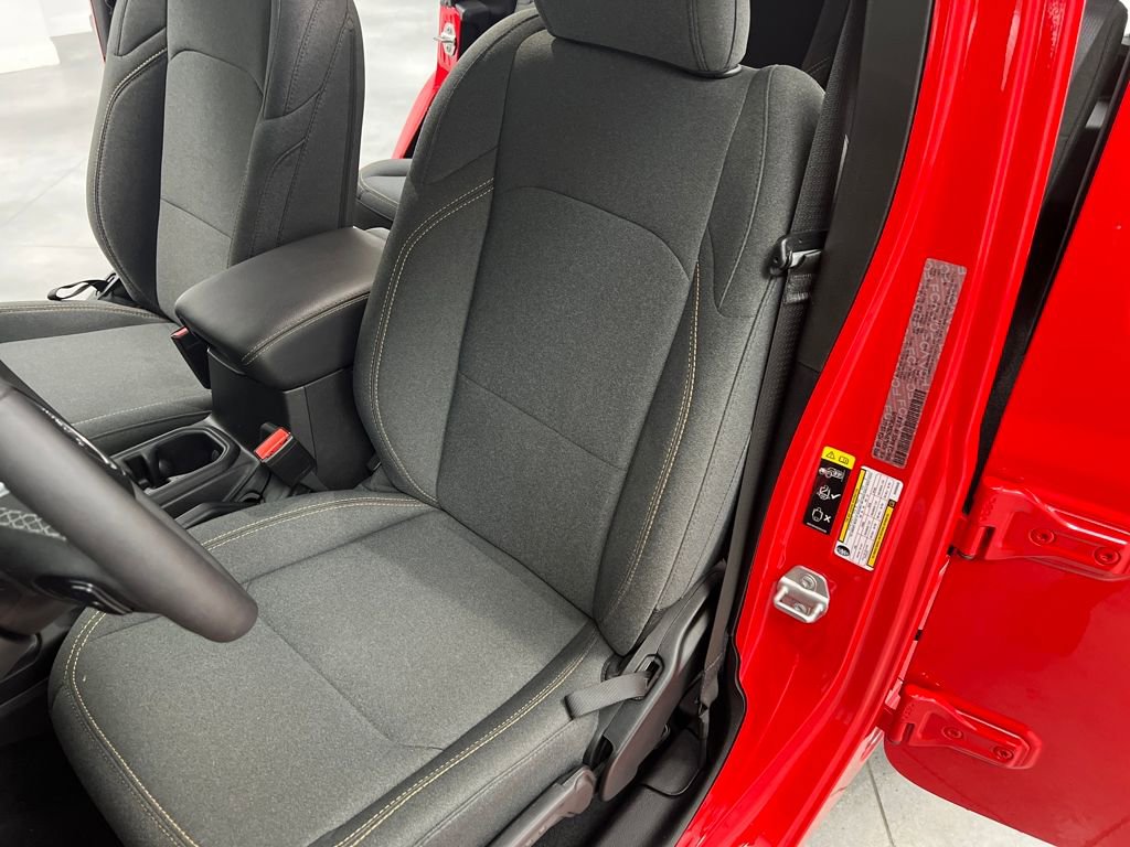 Used 2025 Jeep Wrangler Sahara 4xe image 9