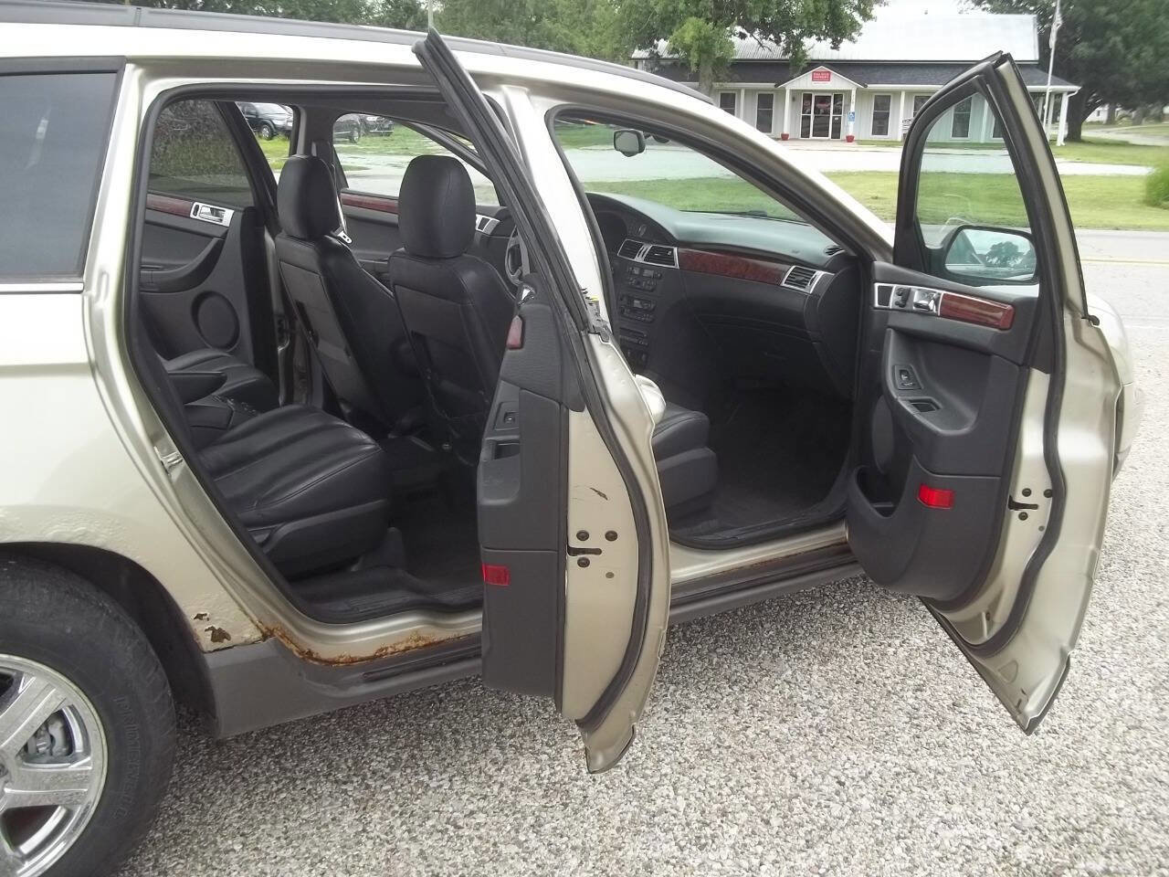 Used 2005 Chrysler Pacifica Touring image 12