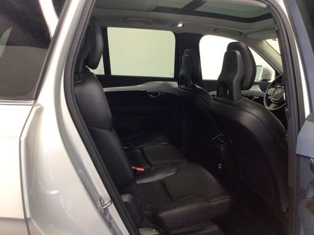 Used 2016 Volvo XC90 T6 Momentum w/ Vision Package image 8