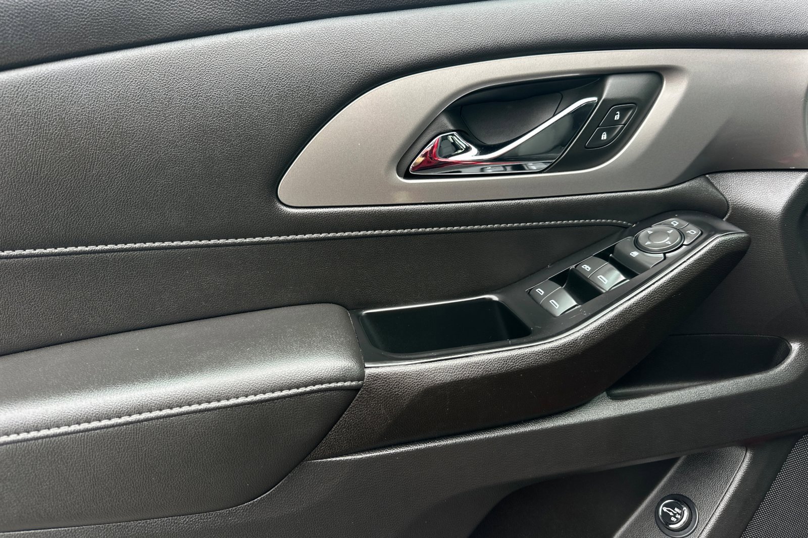 Used 2023 Chevrolet Traverse LT image 10