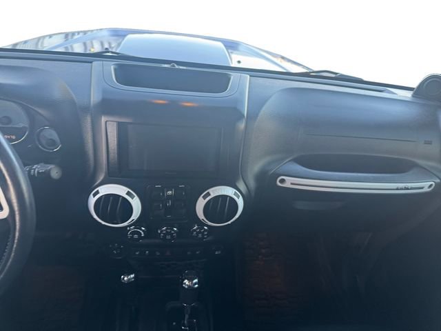 Used 2014 Jeep Wrangler Unlimited Sahara image 11