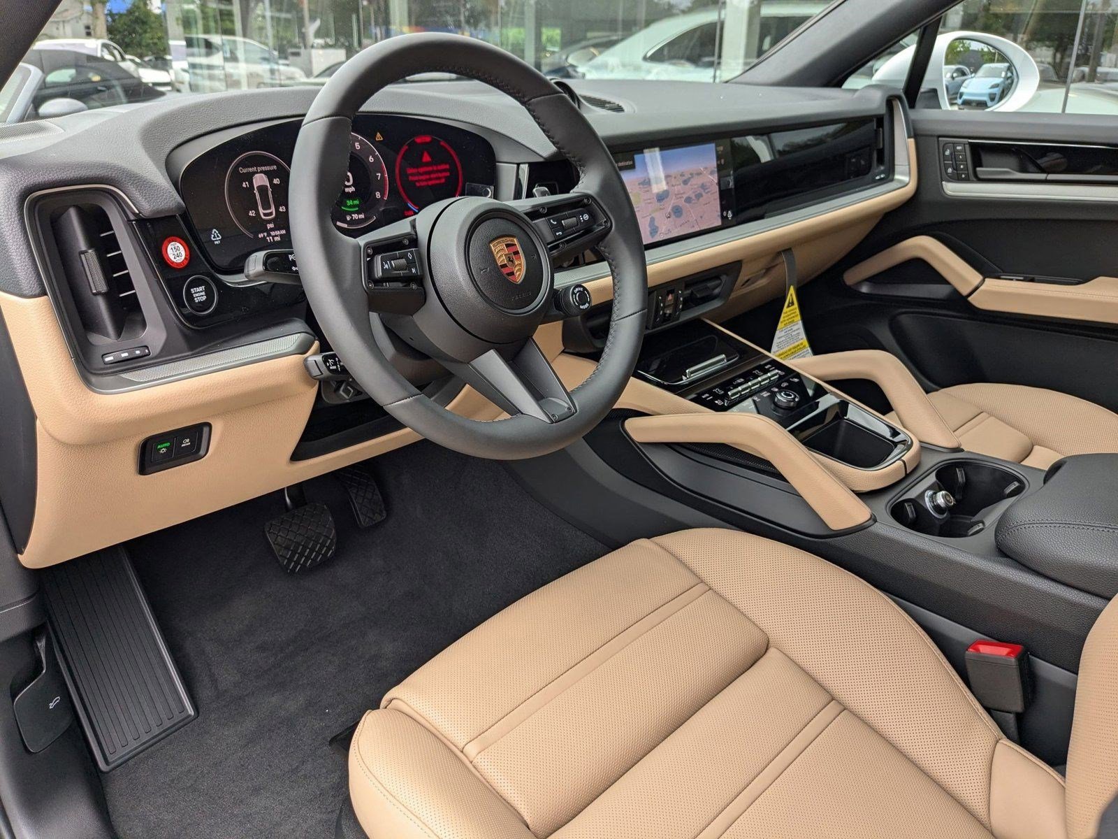 Certified 2025 Porsche Cayenne E-Hybrid image 4