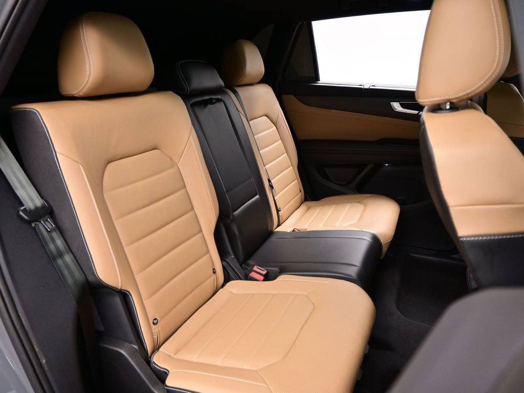 Used 2024 Volkswagen Atlas Cross Sport SEL R-Line image 35