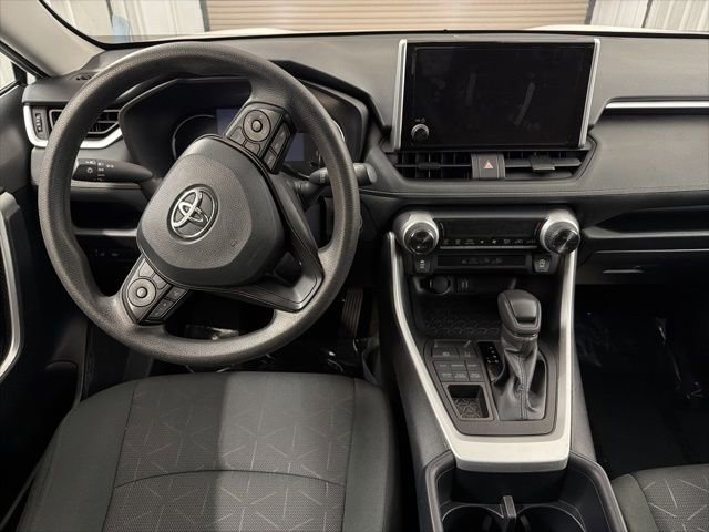 Used 2025 Toyota RAV4 XLE AWD/4WD image 16