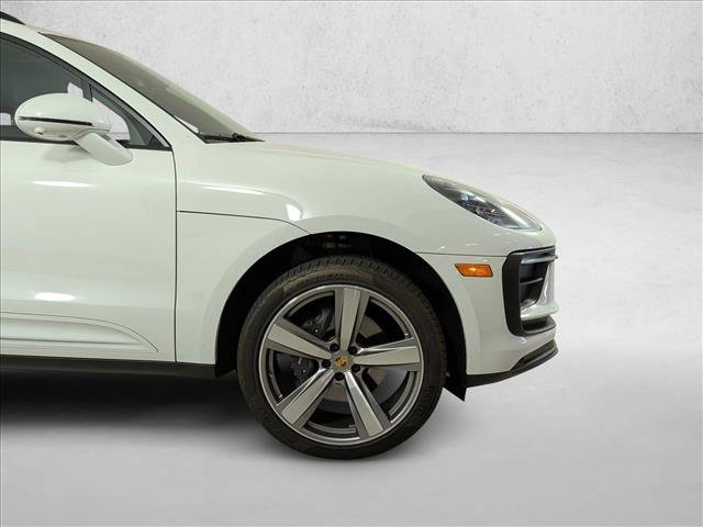Certified 2025 Porsche Macan image 12