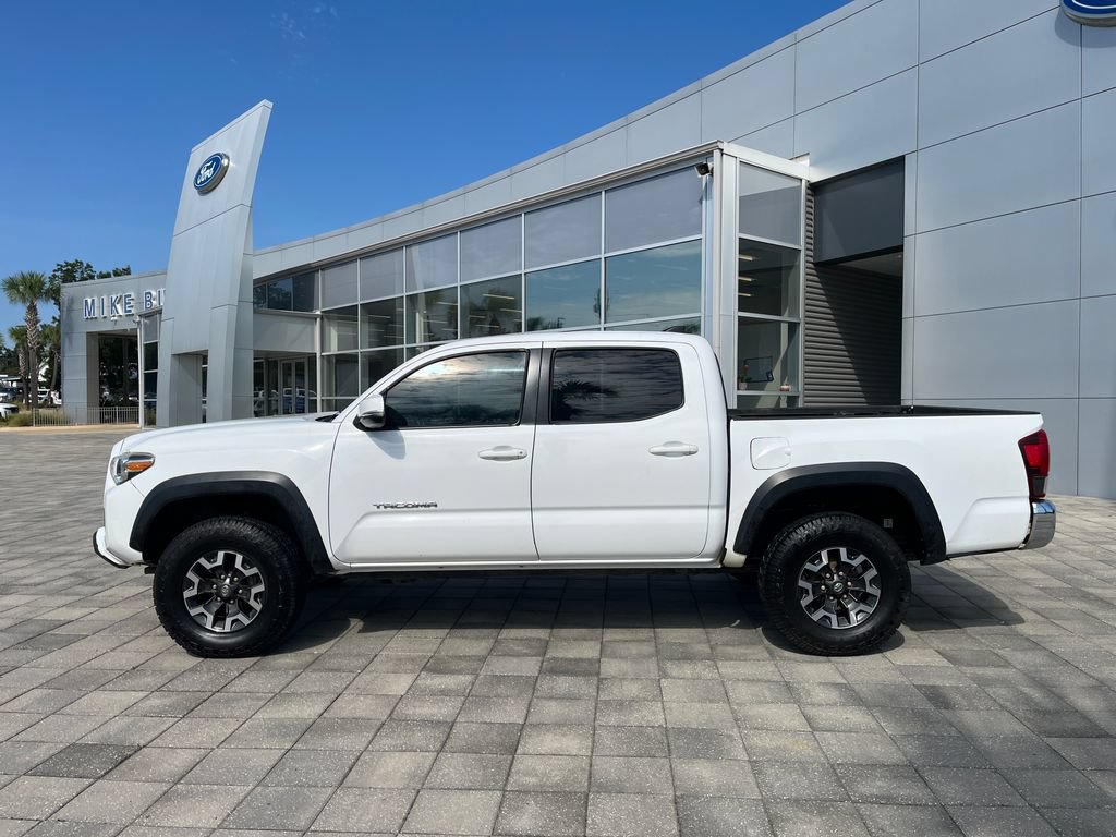 Used 2018 Toyota Tacoma TRD Off-Road AWD/4WD image 3
