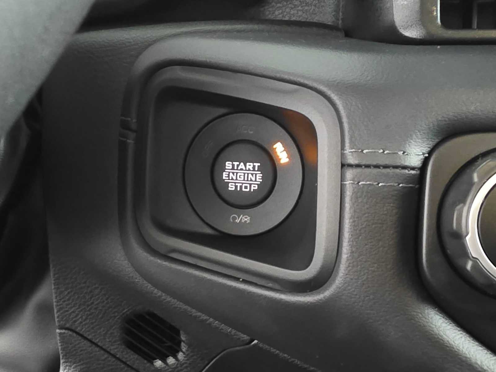 Used 2025 Jeep Wrangler Unlimited Rubicon AWD/4WD image 31