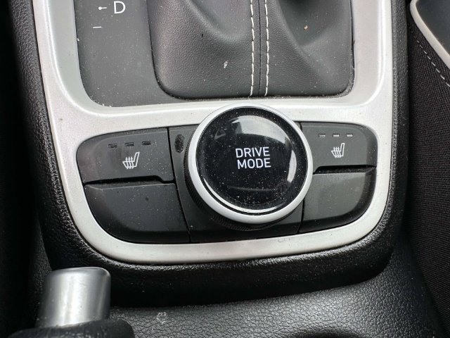 Used 2025 Hyundai Venue Limited FWD image 28