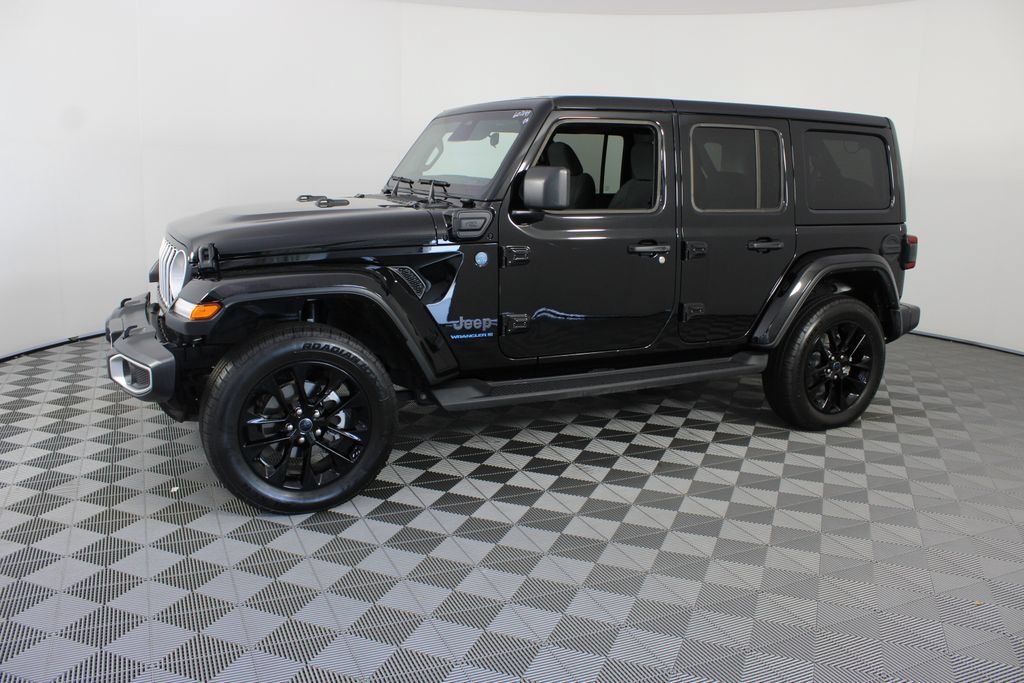 Used 2025 Jeep Wrangler Unlimited Sahara AWD/4WD image 2